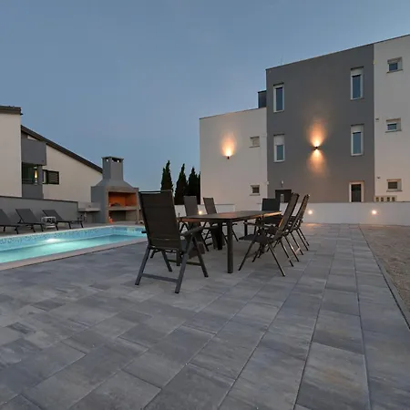 Сasa de vacaciones Crowonder Complex M&m Sky View With Swimming Pool Vir