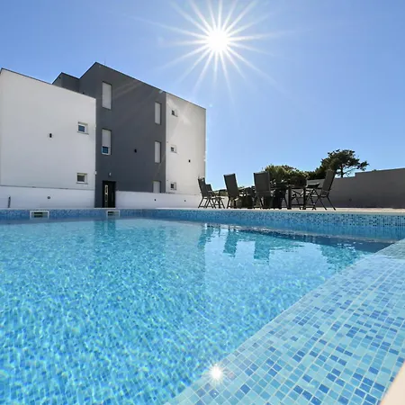 Crowonder Complex M&m Sky View With Swimming Pool Vir